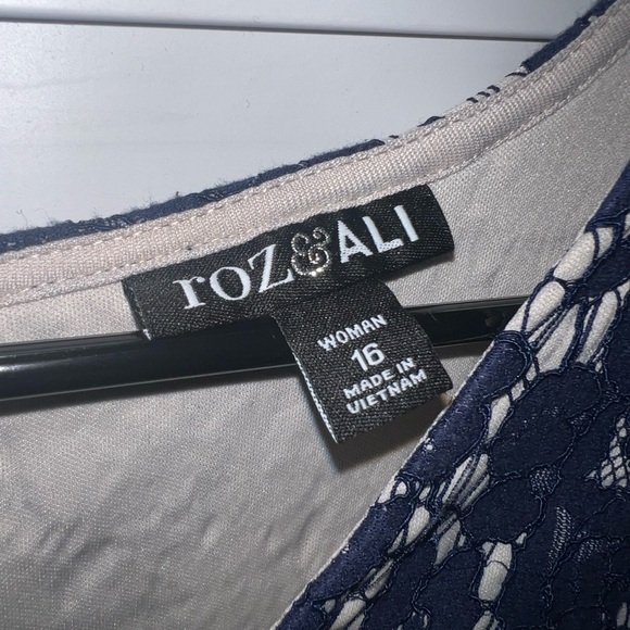 Roz & Ali Midnight Blue Floral Lace Dress - Picture 5 of 8